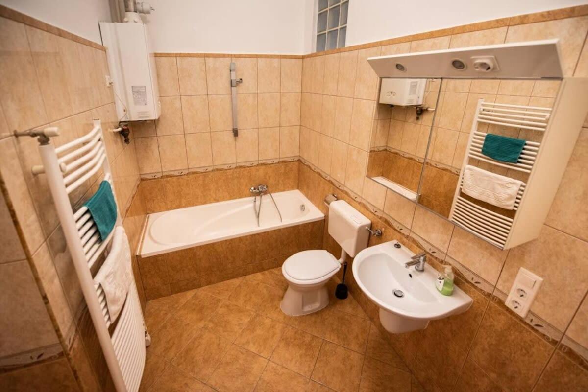 Very Central Convenient Large Ac Place Budapešť Exteriér fotografie