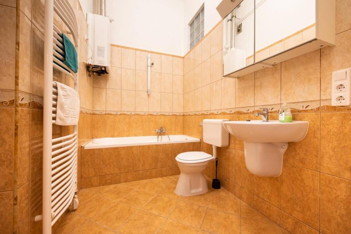 Very Central Convenient Large Ac Place Budapešť Exteriér fotografie